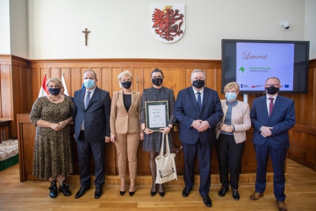Wyróżnienie w Urzędzie Marszałkowskim w Toruniu odebrali przedstawiciele powiatu wąbrzeskiego