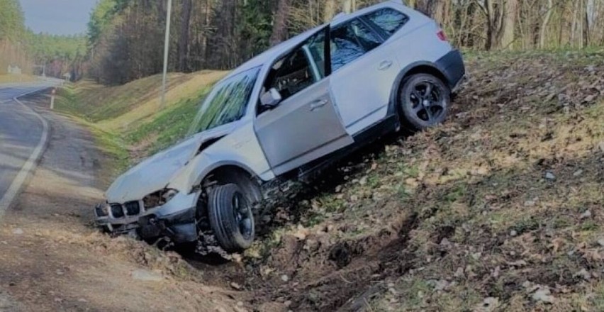 Wypadek na drodze krajowej nr 50 pod Ostrowią Mazowiecką. 14.03.2023 zderzyły się dwa auta