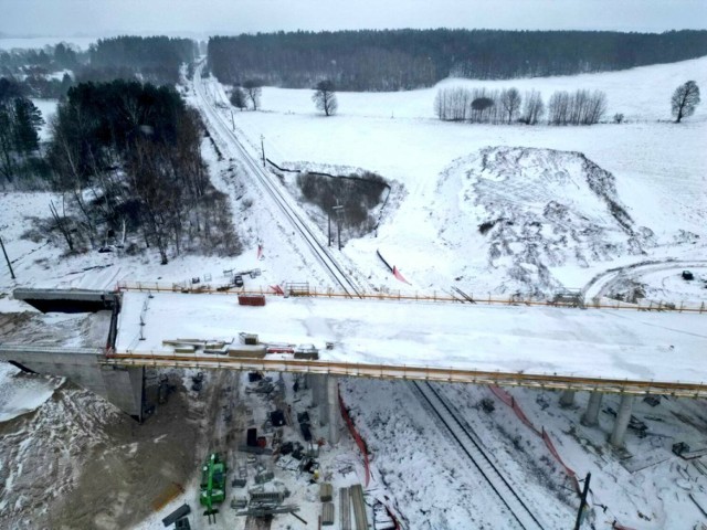 Wiadukt nad linią kolejową na Piłę