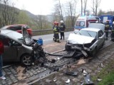 DK 87. Wypadek w dolinie Popradu. Dwie osoby ciężko ranne [ZDJĘCIA]