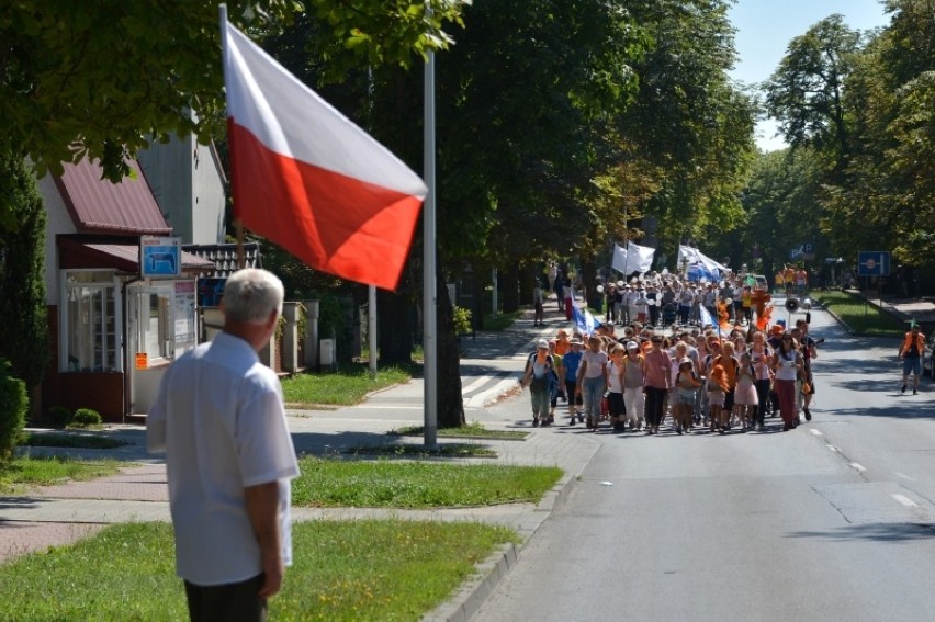 1300 pielgrzymów zmierzających na Jasną Górę zawitało do Kielc (WIDEO, zdjęcia)