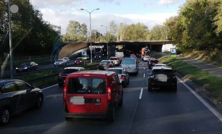 Katowice: Korek na S86 w kierunku Sosnowca. Kolizja czterech samochodów [ZDJĘCIA]