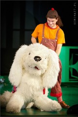 Tymoteusz i psiuńcio w Teatrze Andersena (zdjęcia)