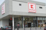 Kaufland planuje podwyżki pensji dla pracowników. Ile ma zarabiać kasjer-sprzedawca? 