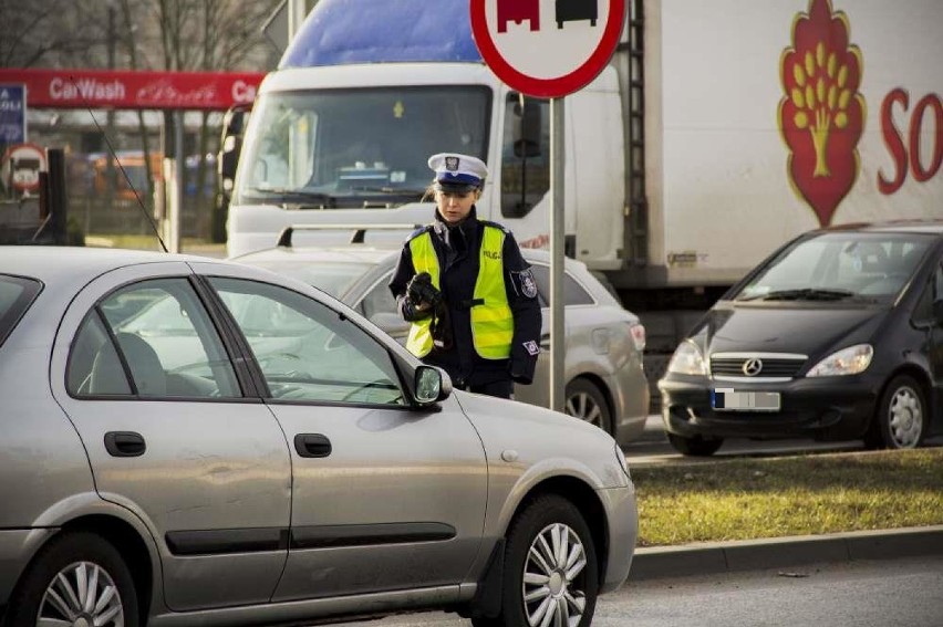 Samochód potrącił rowerzystę na alei Wojska Polskiego w...