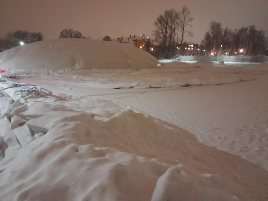 Katastrofa budowlana w Zabrzu! Z powodu śniegu, zawaliła się nowa hala pneumatyczna dawnego Koksownika