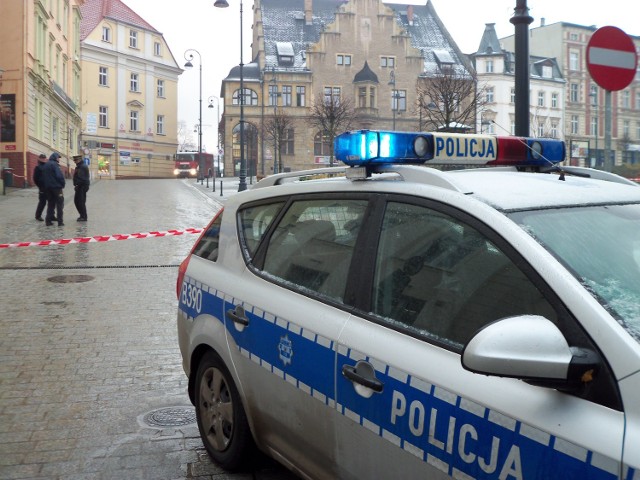 Alarm bombowy w centrum Wałbrzycha. Pracownicy prokuratury powiadomili policję o dostarczonej im podejrzanej paczce.