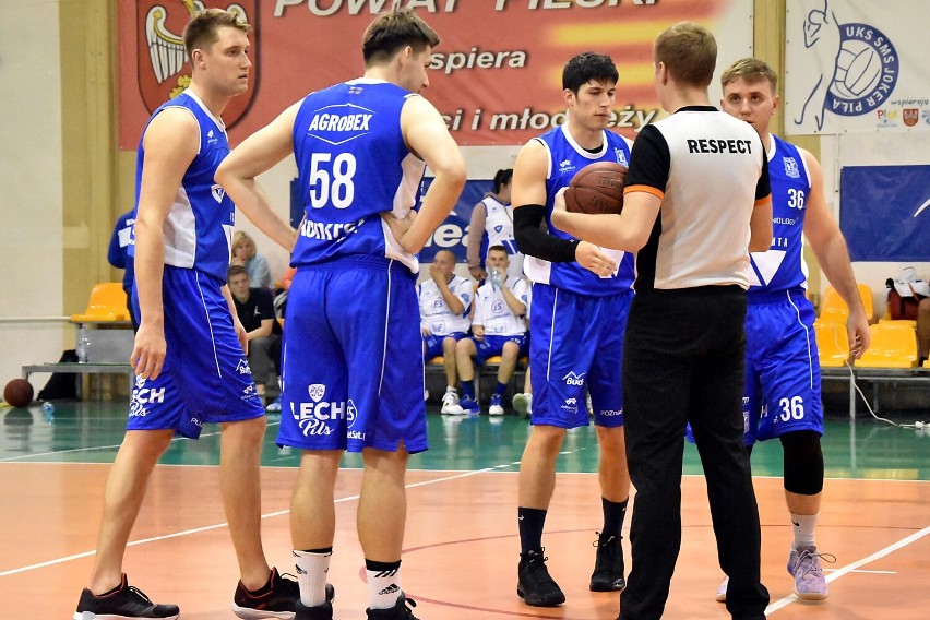 Mecz Basketu Powiat Pilski z Wiarą Lecha Poznań przerwany! Zgasło światło, zapłonęły race! Zobacz zdjęcia