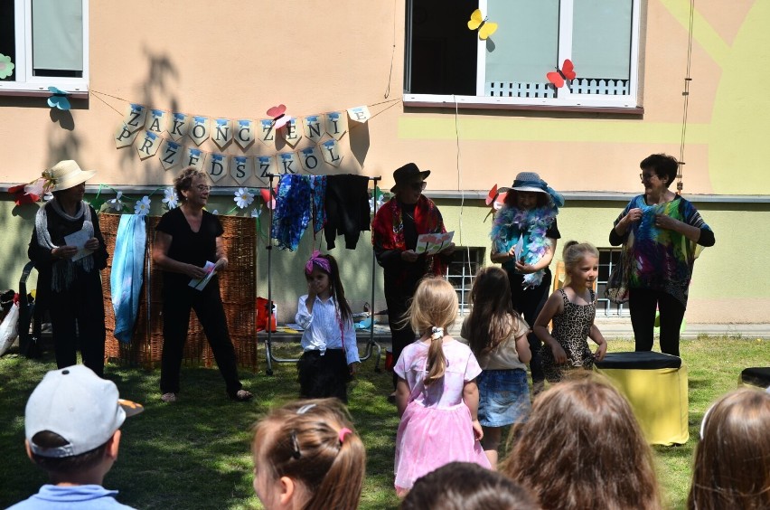 Sekcja teatralna UTW w Zduńskiej Woli wystąpiła dla przedszkolaków