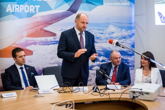 Wraz z końcem października Port  lotniczy Bydgoszcz uzyska nowe, atrakcyjne połączenie lotnicze. Na przywrócenie lotów do stolicy mieszkańcy regionu czekali niemal pięć lat. Trasę obsłużą PLL LOT.
