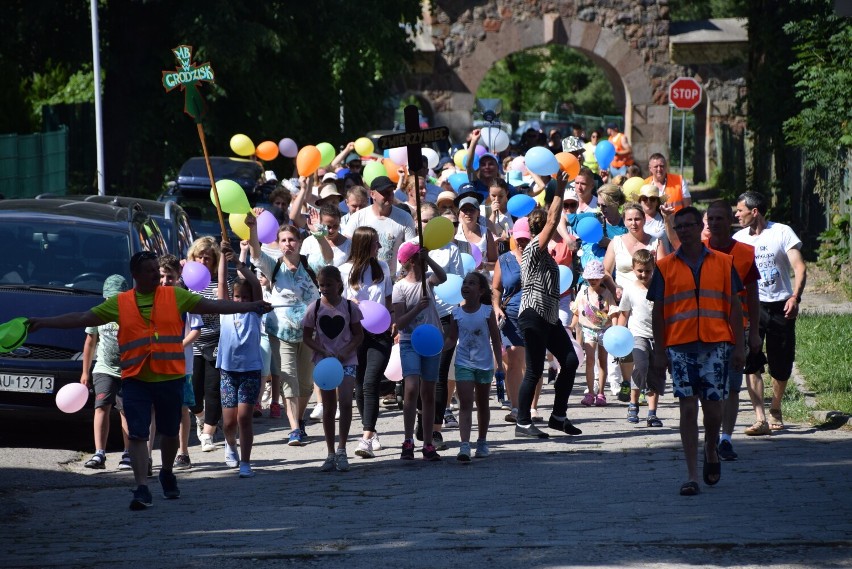 41 Piesza Pielgrzymka Różanostocka. Po dwóch dniach wędrówki, pątnicy zanieśli swoje prośby przed oblicze Matki Bożej 