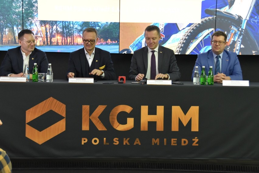Do podpisania umowy doszło w siedzibie KGHM Polska Miedź w...