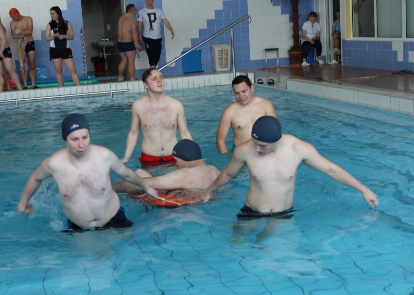 Niepełnoprawni z regionu wzięli udział w zawodach pływackich w Wąbrzeźnie [zdjęcia] 