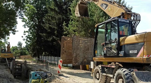 Z końcem ubiegłego roku  zakończone zostały  roboty budowlane dotyczące budowy sieci wodociągowej i kanalizacji sanitarnej w ul. Wiercieńskiego, Bazylany, Małachowskiego.