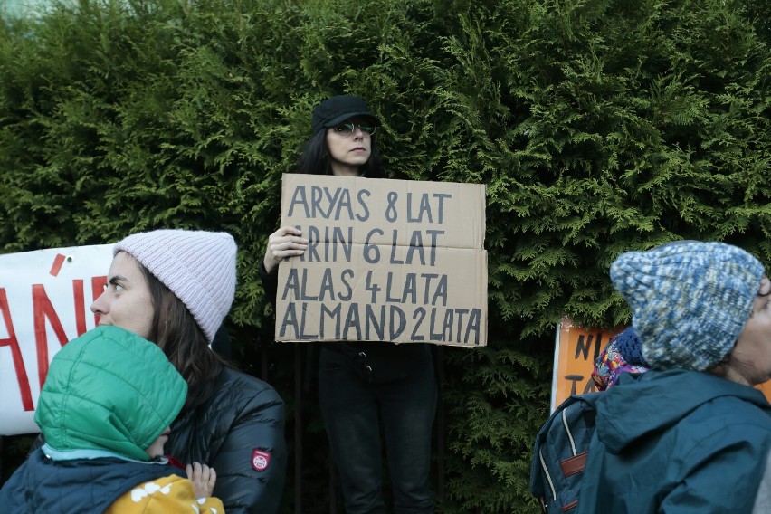 Dwa protesty pod siedzibą Straży Granicznej w Warszawie. "Nie dla pushbacków na granicy"