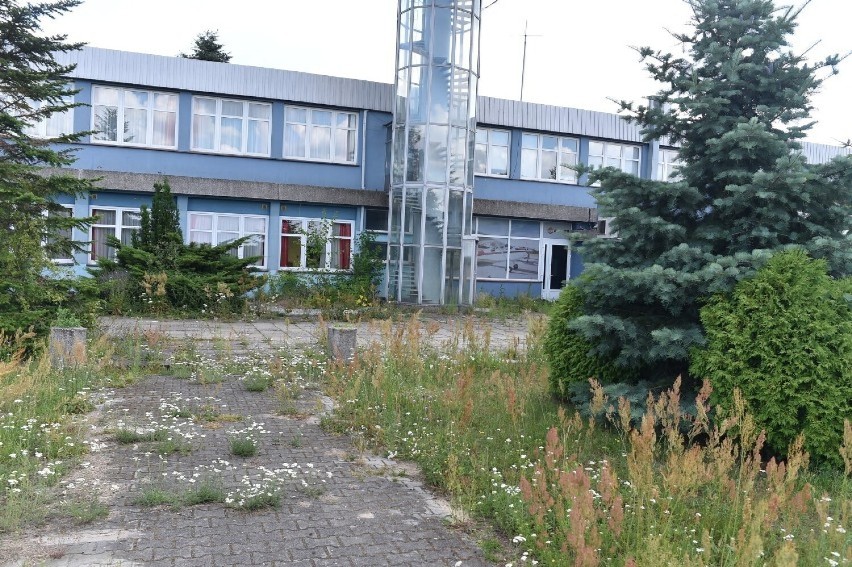 Zburzą ten kultowy obiekt na lotnisku w Lesznie?  Planują tu czterogwiazdkowy hotel