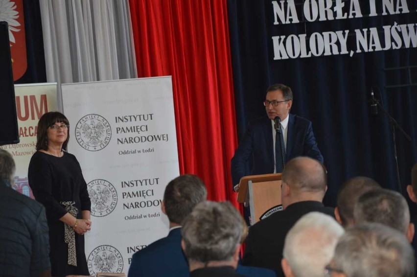 Prezes IPN odsłonił w I LO w Tomaszowie tablicę poświęconą młodzieżowej organizacji niepodległościowej „Orlęta” [zdjęcia]