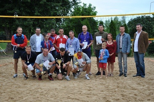 Turniej siatkówki plażowej w Zamościu. Na piasku walczyły...