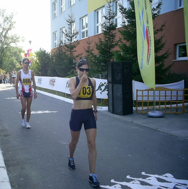 Zawodnicy idą na start biegu
Fot. Dorota Michalczak