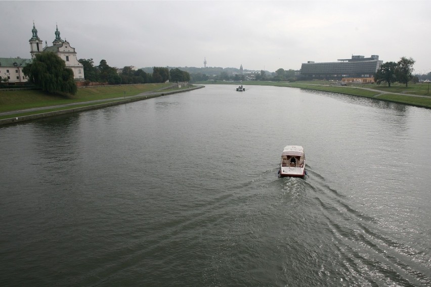 Chciał zaimponować kobietom. Ukradł łódź i pływał po Wiśle w Krakowie