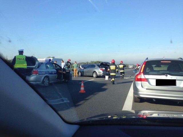 Wypadek na A4. Korek po zderzeniu sześciu aut na obwodnicy Krakowa.