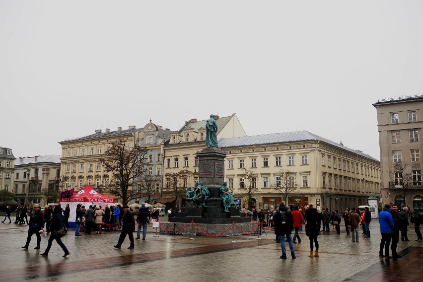 Drugi pomnik Adama Mickiewicza na Rynku [ZDJĘCIA]