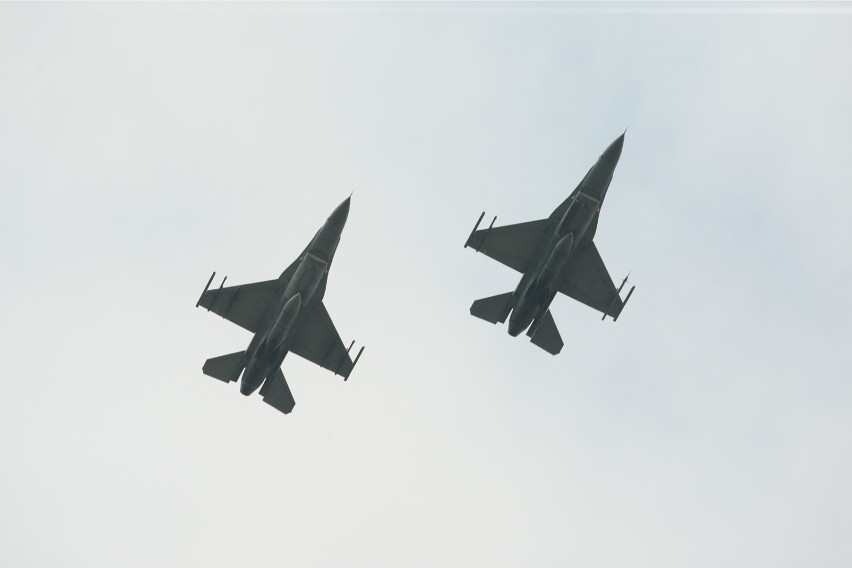 F-16 przeleciały nad Wrocławiem -  FILMY, ZDJĘCIA
