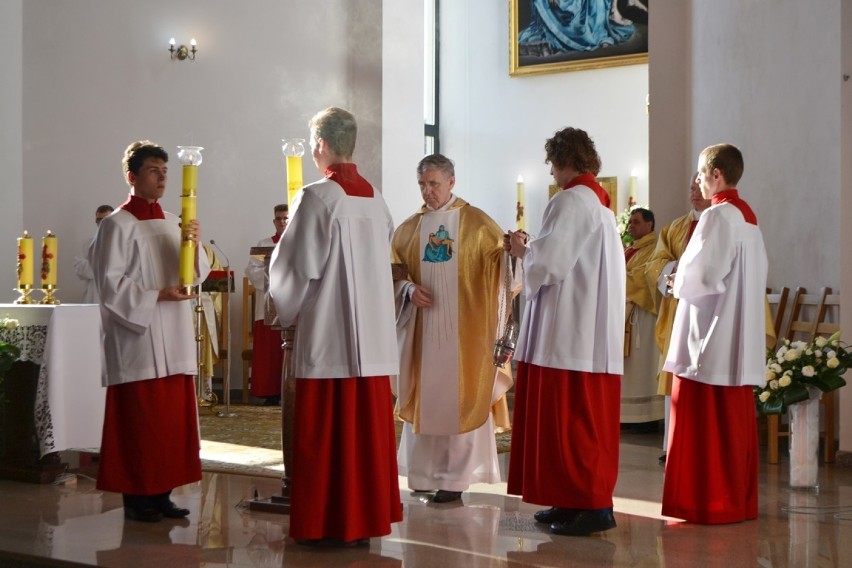 Proboszcz Rosiński przeszedł na emeryturę. Zobacz zdjęcia z uroczystej mszy św. w kościele Matki Bożej Bolesnej w Kraśniku