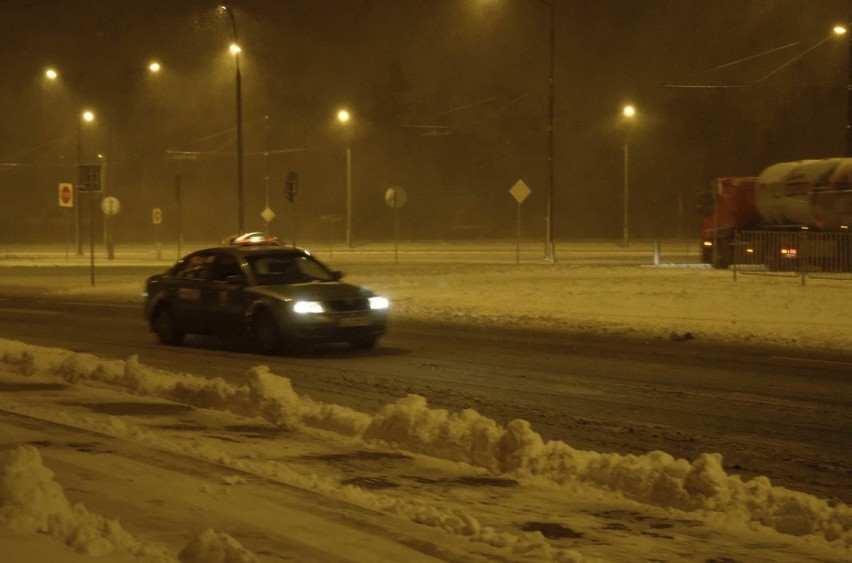 Zima w woj. lubelskim. Śnieg zalega na ulicach i chodnikach (ZDJĘCIA)