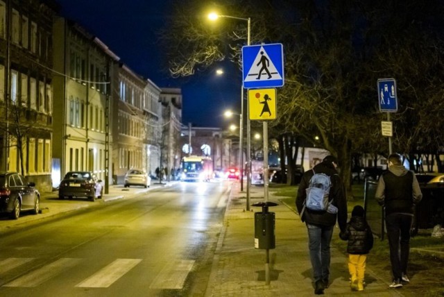 W tych miejscach doświetlono przejścia dla pieszych w Bydgoszczy. Dzięki temu będzie zdecydowanie bezpieczniej.

Lista miejsc na kolejnych stronach ----->