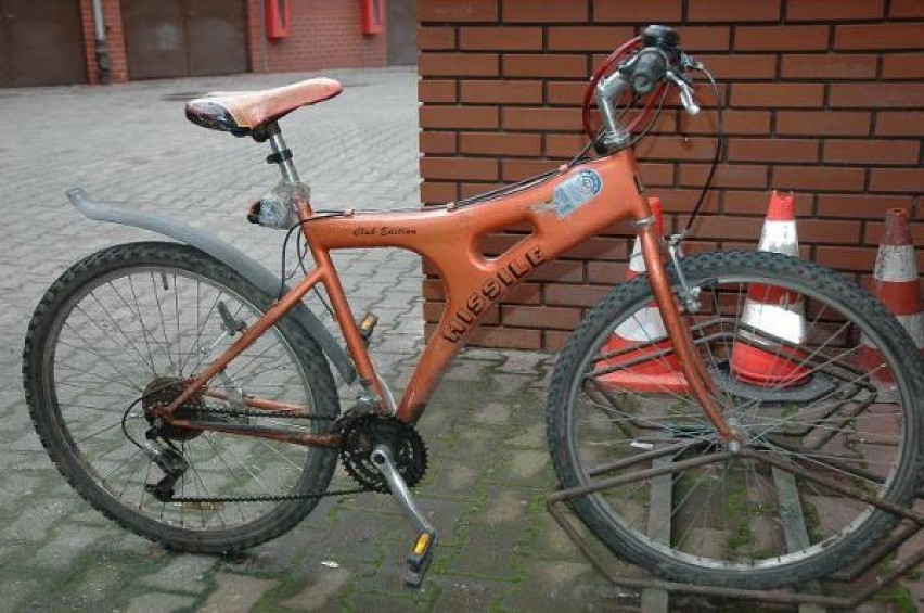Policja odzyskała skradziony rower i poszukuje właściciela.