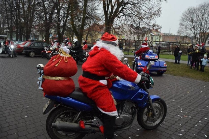 Mikołaje na motorach na archiwalnych zdjęciach. Świąteczna pomoc w szczytnym celu na fotografiach sprzed kilku lat