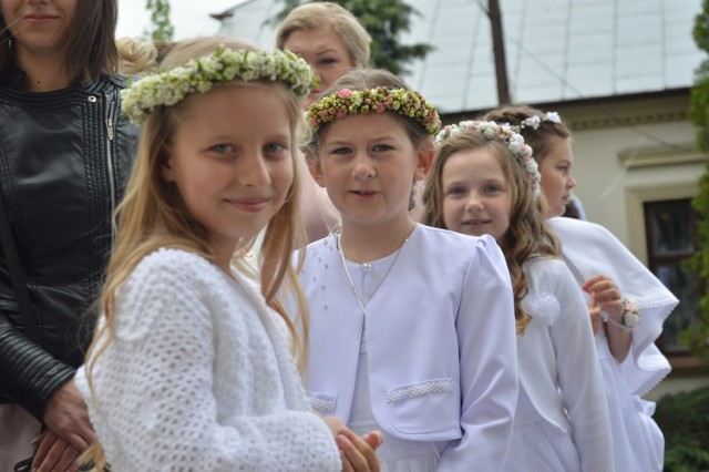 Pierwsza Komunia Święta w parafii pw. Wszystkich Świętych w Grocholicach, 30.05.2021