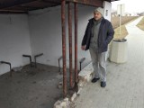 Zniszczone przystanki w Mzurkach. Nie ma kto naprawić, nikt się nie przyznaje 