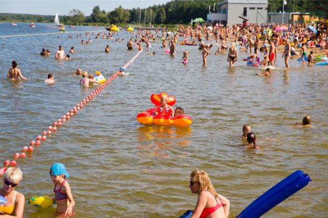 OSW Dojlidy ma świetnie zagospodarowaną plażę, tereny rekreacyjne i wypożyczalnię sprzętu pływającego