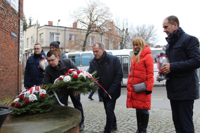 Przedstawiciele władz samorządowych uczcili pamięć ofiar.