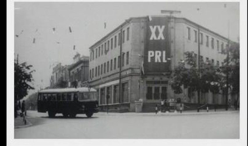 Widok na fasady i wejście do PDTu. Fotografia z połowy lat...