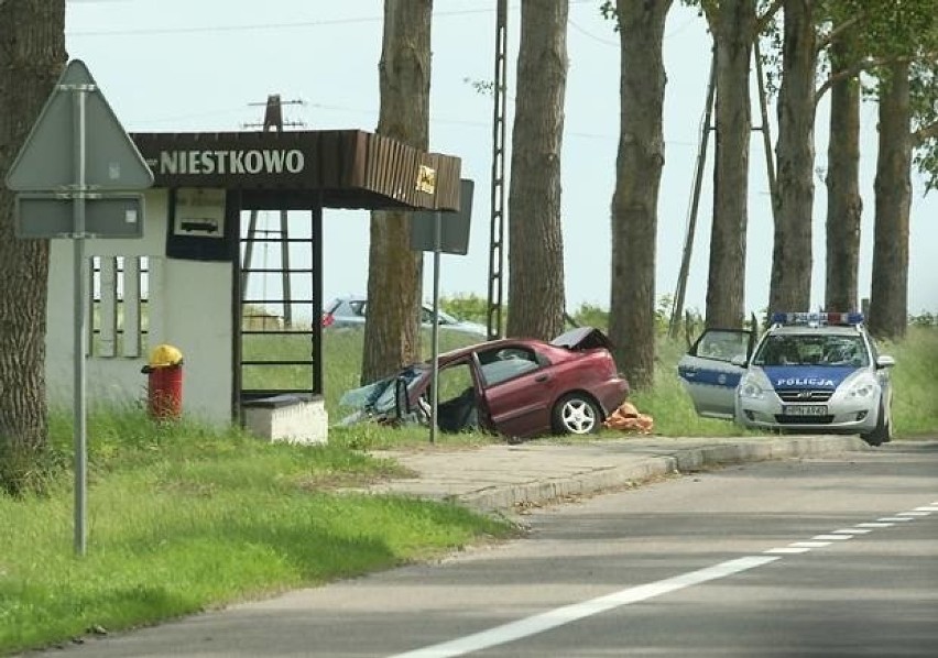 Na drodze ze Słupska do Ustki samochód marki daewoo lanos...