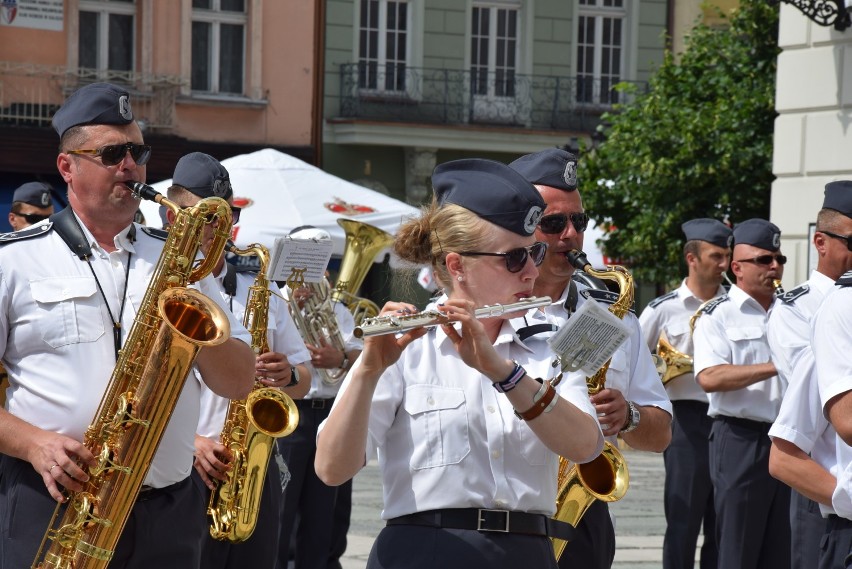 Festiwal w Kaliszu. Wojskowa orkiestra zagrała na Głównym...