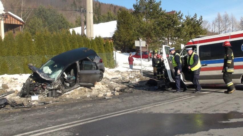 Gruszowiec. Karetka zderzyła się z samochodem osobowym