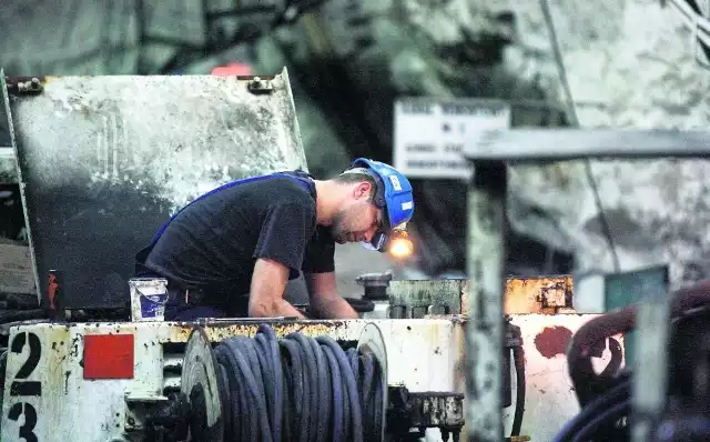 W kopalniach KGHM pracują różne firmy. Wynagrodzenia też różnią się w zależności od tego, kto płaci