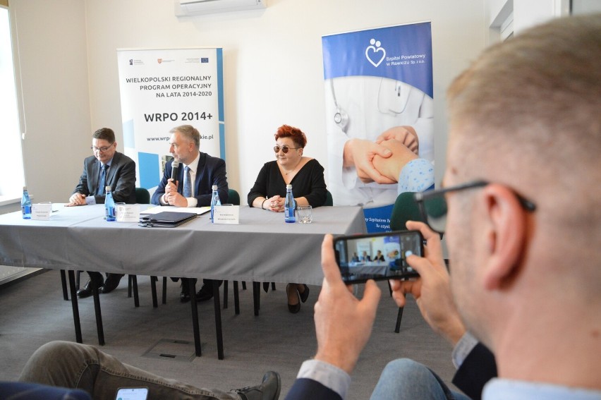 Podpisanie umowy o dofinansowanie inwestycji w Szpitalu Powiatowym w Rawiczu