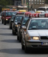 Drożeją taksówki: zapłacimy 8 zł. za trzaśnięcie drzwiami
