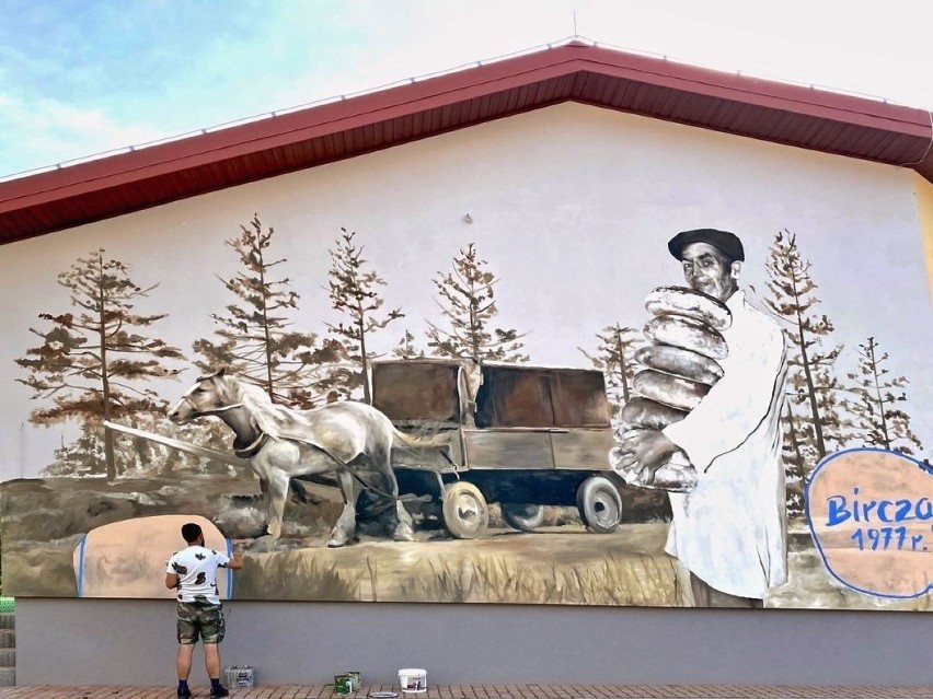 Mural w Birczy z Janem Siewargą, dostawcą pieczywa.