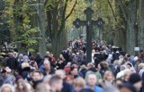 Wszystkich Świętych 2019 w Szczecinie. Tłumy na Cmentarzu Centralnym [ZDJĘCIA]