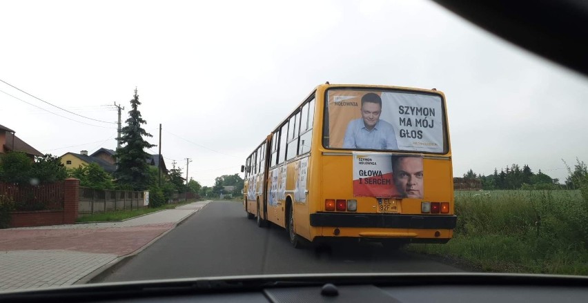 Happening wyborczy sztabowców Szymona Hołowni w Poddębicach