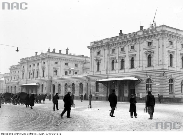 Dworzec Główny w Krakowie, 1933 rok. 

Ponad 180 tysięcy fotografii z Narodowego Archiwum Cyfrowego www.nac.gov.pl