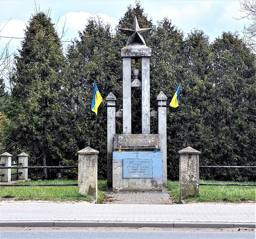 Malbork. Pomnik z gwiazdą wciąż stoi, choć IPN w Polsce usuwa już sowieckie symbole. Czy zostanie zburzony?