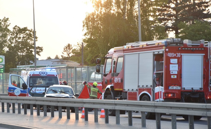 Malbork. Niedzielny wypadek na DK 22 w Kałdowie. Motocyklista ucierpiał po zderzeniu z osobówką
