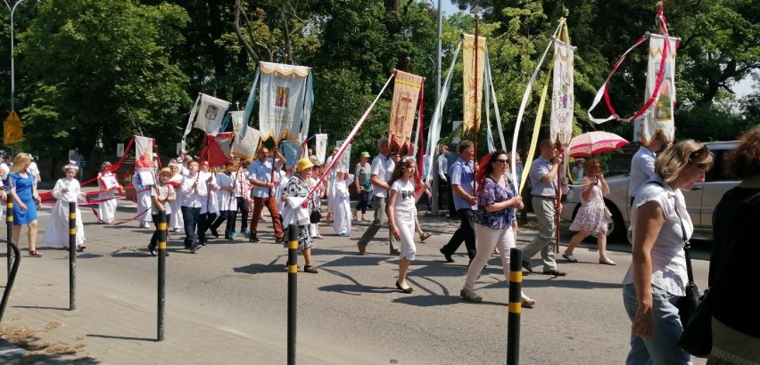 Boże Ciało 2020 w Pruszczu Gd. W tym roku będzie inaczej. Zobacz, jak wyglądała procesja w 2019 roku |ZDJĘCIA